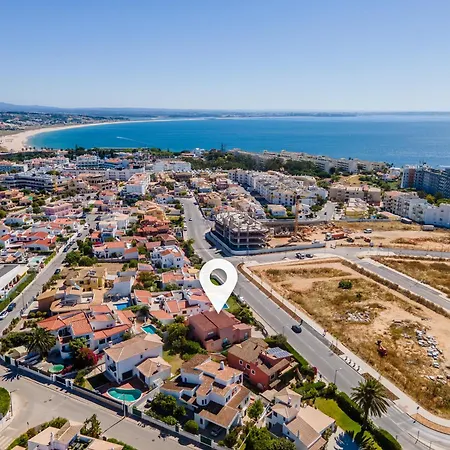 Em Moradia Com Piscina - Perto Praias Διαμέρισμα